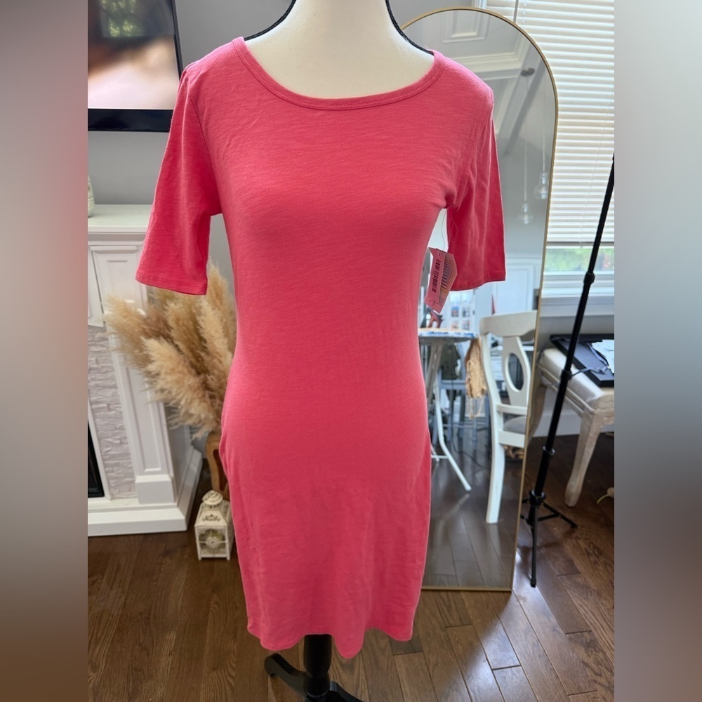 BNWT‎ LuLaRoe Coral color  Sheath Dress Scoop Neck Short Sleeve Midi